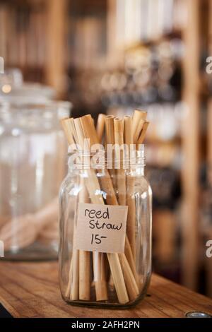 Close Up de Reed Pailles en plastique durable Épicerie libre Banque D'Images