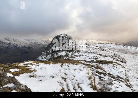 Brochet de Stickle du Sommet du Loft Crag en hiver, Langdale, Lake District, Cumbria, Royaume-Uni Banque D'Images