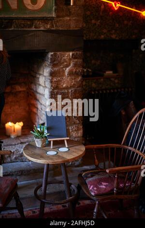 Intérieur d'une maison, chambre, à l'égard bed Banque D'Images