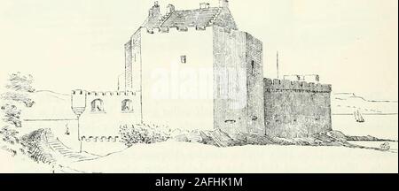 . L'architecture domestique et de l'Écosse, du xiie au xviiie siècle. Fig. 161.-Blackness Castle. Le garder. que ce n'est actuellement autorisée. Mais, cependant intéressant de l'archpeologist,cela semble d'un point de vue architectural d'être inutile, asthere a peu de chance de tout détail et d'autres éléments architecturaux intérêts être découvert. Fig. 162 (à partir d'un croquis fait par D. Allan dans. Pio. 162.-Blackness Castle. Vue depuis le sud-est. 1794, également conservé à la Royal Scottish Academy) présente le landwardor face sud, l'intérieur de ce qui est vu comme il Banque D'Images