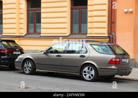 STOCKHOLM, Suède - 24 août 2018 : Saab 95 station wagon stationné à Stockholm, en Suède. Il y a 4,8 millions de véhicules particuliers neufs immatriculés en Suède. Banque D'Images