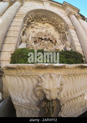 Fontaine 'Leeping venus' dans la cour de la villa d'Este à Tivoli, Italie. Banque D'Images