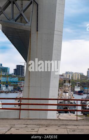 Le pont sur la baie de l'amour et le Golden Gate. Banque D'Images