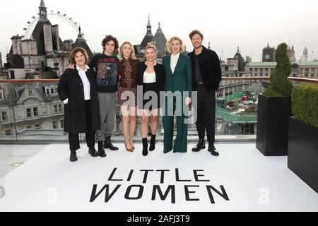 (De gauche à droite) Amy Pascal, Timothée Chalamet, Saoirse Ronan, Greta Gerwig Florence Pugh, et James Norton, assister à la petite femme a tenu une séance au Corinthia, Londres. Banque D'Images