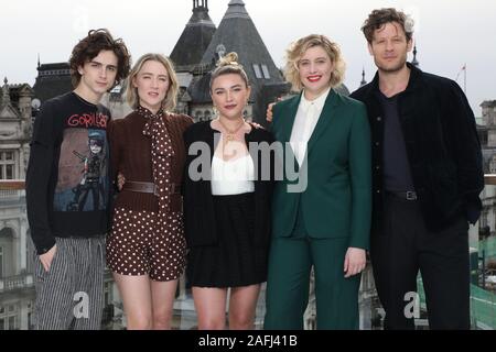 (De gauche à droite) Timothée Chalamet, Saoirse Ronan, Greta Gerwig Florence Pugh, et James Norton, assister à la petite femme a tenu une séance au Corinthia, Londres. Banque D'Images