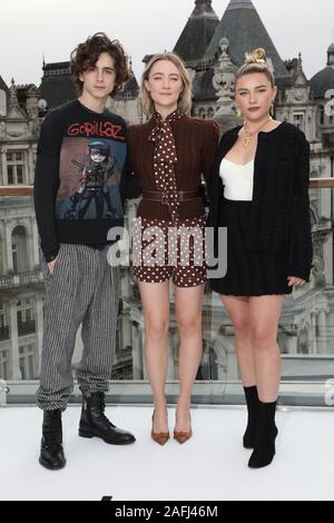 (De gauche à droite) Timothée Chalamet, Saoirse Ronan et Florence Pugh, assister à la petite femme a tenu une séance au Corinthia, Londres. Banque D'Images