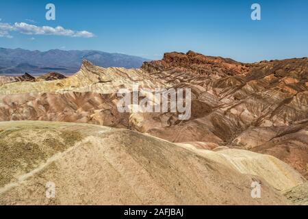 Zabriskie Point, est à quelques pas en amont de l'aire de stationnement. Situé à l'est de Furnace Creek sur la Highway 19, la vallée de la mort, États-Unis Banque D'Images