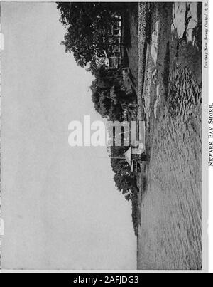 . Première de l'histoire de Bayonne, New Jersey hommes. objetsculturels disparuset voles. La ville est cosmopolite, en particulier dans les districts de andHook Centreville. Dans ces localités environ 85  %, de la population est d'éléments étrangers, venant de tous les coins de la terre, y compris l'Allemagne, la Russie, l'Italie, la Pologne, l'Irlande, l'Angleterre, la Suède et l'Autriche.* Alors que certains sont d'une classe,désagréable dans l'ensemble ils sont un peuple travailleur, gens qui travaillent dur, et n'ont été le moyen de bâtir une entreprise prospère sec-tion dans ces localités. Dans le meilleur quartier résidentiel, beaucoup de sections de la population ; d'autres maisons de owntheir Banque D'Images
