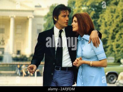 L'Année : 1973 Fichier Scorpion USA Réalisateur : Michael Winner Alain Delon, Gayle Hunnicutt Banque D'Images