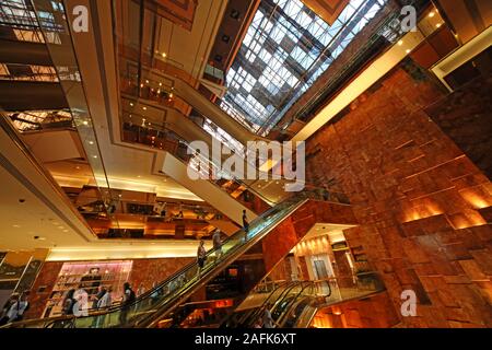 Intérieur de la Trump Tower, 725 5th Ave, Manhattan, New York, NY 10022, États-Unis, États-Unis - construits entre 1979 et 1983 Banque D'Images