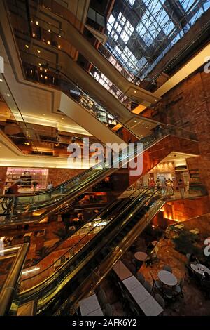 Intérieur de la Trump Tower, 725 5th Ave, Manhattan, New York, NY 10022, États-Unis, États-Unis - construits entre 1979 et 1983 Banque D'Images