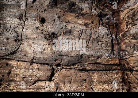 Grottes de Hella, l'Islande. L'homme a fait des grottes, pourraient être faites par les Celtes qui habitaient l'Islande avant l'ouverture officielle de la colonisation scandinave, fin du ixe siècle. Banque D'Images