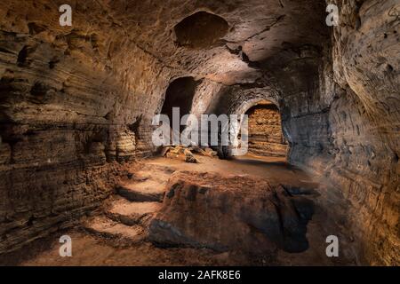 Grottes de Hella, l'Islande. L'homme a fait des grottes, pourraient être faites par les Celtes qui habitaient l'Islande avant l'ouverture officielle de la colonisation scandinave, fin du ixe siècle. Banque D'Images