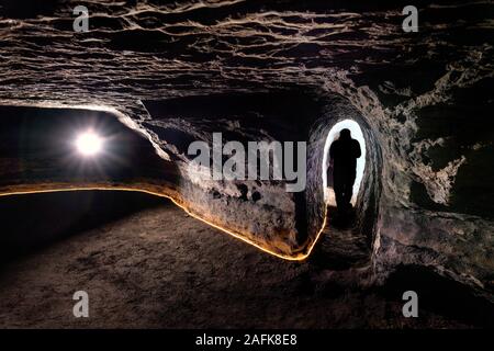 Grottes de Hella, l'Islande. L'homme a fait des grottes, pourraient être faites par les Celtes qui habitaient l'Islande avant l'ouverture officielle de la colonisation scandinave, fin du ixe siècle. Banque D'Images