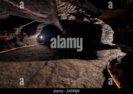 Grottes de Hella, l'Islande. L'homme a fait des grottes, pourraient être faites par les Celtes qui habitaient l'Islande avant l'ouverture officielle de la colonisation scandinave, fin du ixe siècle. Banque D'Images
