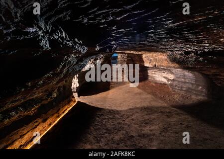 Grottes de Hella, l'Islande. L'homme a fait des grottes, pourraient être faites par les Celtes qui habitaient l'Islande avant l'ouverture officielle de la colonisation scandinave, fin du ixe siècle. Banque D'Images