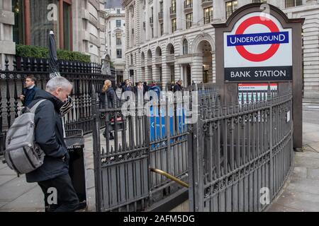 Londres, Royaume-Uni. Dec 16, 2019. Londres, 16-12-2019, la vie au London Underground : Crédit Photos Pro/Alamy Live News Banque D'Images