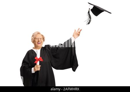 Mature female graduate throwing hat et titulaire d'un diplôme isolé sur fond blanc Banque D'Images