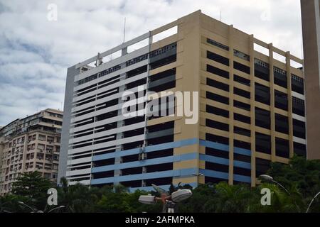 RIO DE JANEIRO, RIO DE JANEIRO, Brésil. 12 NOV 2019 : un garage bâtiment est un bâtiment conçu pour fonctionner comme un parking pour voitures, motos ou autres ve Banque D'Images