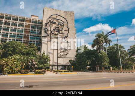 La Havane, Cuba - Octobre 18, 2019 : le contour en acier de Che Guevara sur Ministère de l'intérieur à la place de la révolution de La Havane, Cuba. Banque D'Images