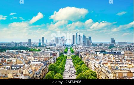 Zone d'affaires de la Défense, la Grande Armée avenue. Vue de l'Arc de Triomphe. Paris, France, Europe. Banque D'Images