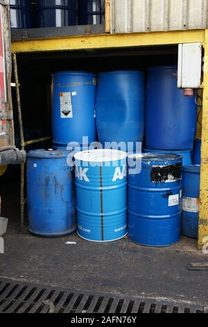 Déchets chimiques industriels containers d'élimination, Banque D'Images
