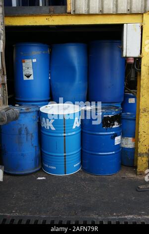 Déchets chimiques industriels containers d'élimination, Banque D'Images