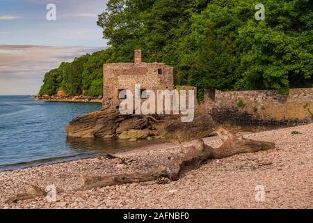 L'ancien bain public à Elberry Cove, Torbay, England, UK Banque D'Images