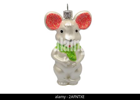 Arbre de Noël toy rat. Rat ou souris jouet Noël isolé sur fond blanc Banque D'Images