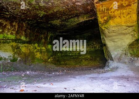 Ancienne grotte rock règlement de Vitozza en Latium, Italie Banque D'Images