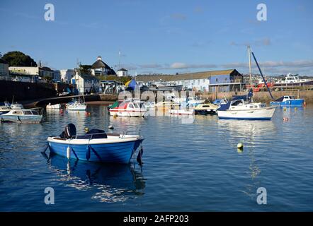 Vue sur le port de Paignton à marée haute avec de nombreux bateaux. Paignton, Devon, UK. Banque D'Images