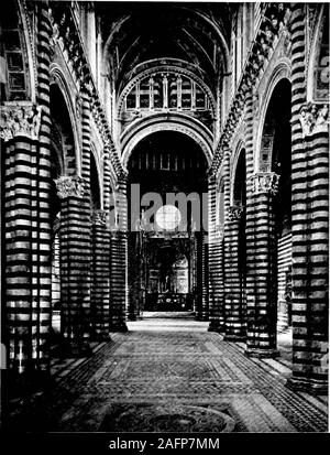 . Un vitrail à la visite de l'Italie. er l'ascension, et au-dessus de isher couronnement. Le lilas Avis utilisé pour la mort dans la plus basse photo, et aussi le regroupement.Dans le panneau central il y a une fine mélanger pour theangels ailes, et en eux une combinationof adroit, lilas, rouge et d'autres teintes contrastées. Dans thecoronation scène, le banc d'or large servesto centraliser ceux l'attention sur les deux personnes-âges assis à ce sujet, alors qu'environ il groupedangels sont de différentes teintes. Certains des halos sont redand un peu de jaune, comme c'est également le cas dans l'lowestscene-indique le travail à faire au début. Veryskillful est Banque D'Images