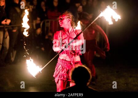 L'Samhuinn Fire Festival qui a lieu chaque année descend avec artistes de Beltane Fire festival society sur Calton Hill à apporter dans le début de l'hiver. Credit : Euan Cherry Banque D'Images