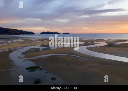 Lever du soleil à Whananaki Inlet, Whananaki, Northland, Nouvelle-Zélande Banque D'Images