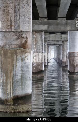 Sous-structure, Copano Bay Bridge, Aransas County, Texas. Banque D'Images