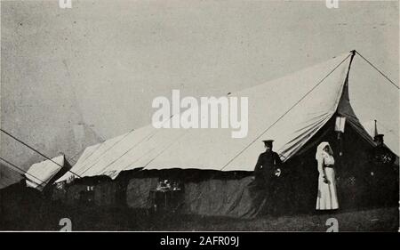 . L'équipe universitaire de 1916. supplément guerre esr ont très confortable quar-ters dans tangular Indiantents grand rec-nursesin ; quatre chaque tente ; theofficers et les hommes arein tentes de Bell. Un belltent Eachofficer a et c'est pour quiteremarkable comfortableone undersuch mehow peuvent être conditions;nous n'avions pas de marbre forour tentes, mais reedmatting rugsproved excellentsubstitute avec un. Il y a un howeverwooden fewdays planchers ar-rived et nous arenow les utiliser.La surface est cer-sûrement plus smoothand wereally alongvery mais régulière est bien sans eux. Nous avons une cuisinière à gaz pour chauffer Anda petite cuisinière primus pour l'ébullition de l'eau, et Banque D'Images