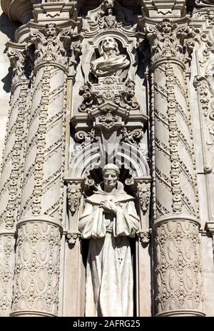 SAN DIEGO, CA - novembre 13,2016:fragmenter la façade du San Diego Museum of Fine Art, dans Balboa Park, Californie, États-Unis d'Amérique. Banque D'Images