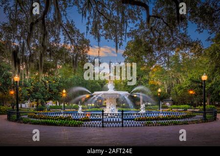 Forsyth Park est un grand parc de la ville qui occupe 30 hectares dans le quartier historique de Savannah, Géorgie. Banque D'Images