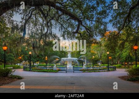 Forsyth Park est un grand parc de la ville qui occupe 30 hectares dans le quartier historique de Savannah, Géorgie. Banque D'Images