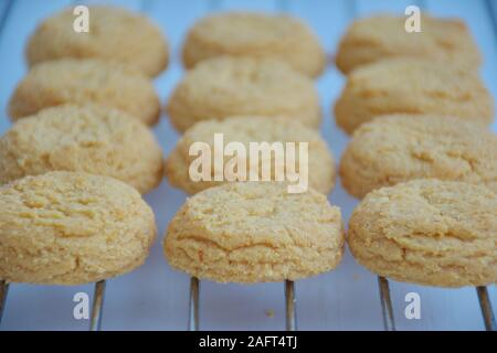 Libre shot de cookies sur un gril Banque D'Images