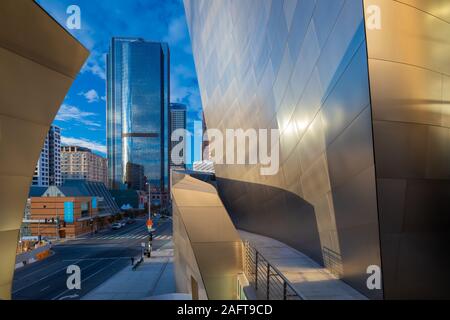 Le Walt Disney Concert Hall dans le centre-ville de Los Angeles, Californie. Banque D'Images