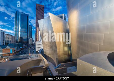 Le Walt Disney Concert Hall dans le centre-ville de Los Angeles, Californie. Banque D'Images