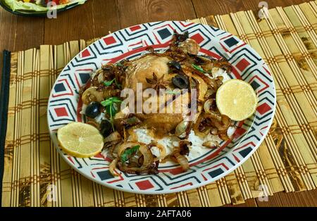 Poulet au citron sénégalais , Poulet Yassa africain populaire en Afrique de l'Ouest Banque D'Images