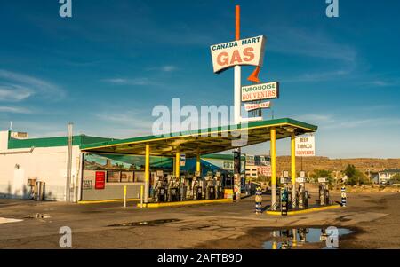 24 juillet 2019 - La vieille route 66, KINGMAN, Arizona, USA - vieille Route 66 montre les bâtiments anciens et les signes ain Kingman en Arizona le long de l'Interstate 40 Banque D'Images