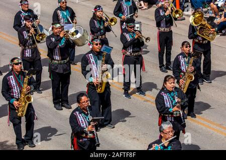 10 AOÛT 2019 - GALLUP NEW MEXICO, USA - Marching Band au 98e sondage Inter-tribal Indian Ceremonial, Nouveau Mexique Banque D'Images