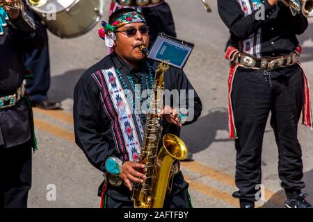 10 AOÛT 2019 - GALLUP NEW MEXICO, USA - Marching Band au 98e sondage Inter-tribal Indian Ceremonial, Nouveau Mexique Banque D'Images