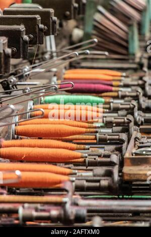 Close up de machinerie textile dans Sir Richard Arkwright's cotclose machineryton et textiles de l'usine de textile à Masson Mills Museum Derbyshire UK Banque D'Images