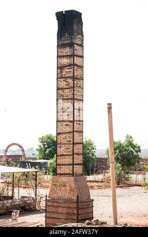 Ancienne cheminée d'usine de briques à Djibouti, Afrique de l'est Banque D'Images