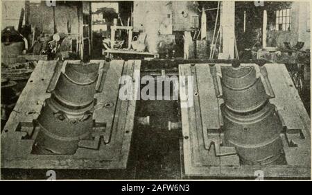 . Fondeur canadien (1918). FIG. 4 CYLINDRE DE COMPRESSEUR D'AIR, octobre 1918 MOULE. Fondeur CANADIEN 2i5 simple raison qu'il faut trop muchclay à développer l'obligation lorsqu'outild ajouté du sable. La raison en est le factthat chamotte ne possède pas anyamount generallynonplastic de plasticité, mais est. Nous avons trouvé des ajouts et tente de rajeunir le vieux sand,un tout autre résultat est obtenu.Avec l'argile plastique, un strongbond bonne qui est fiable est sécurisé. Seuleune barre de petite quantité, 5  %, ou sometimesless, est tenu d'élaborer un excellent. FIG. -Cylindre de moisissure dans l'étude WHI Banque D'Images
