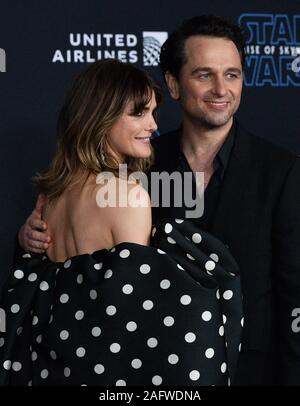 Los Angeles, United States. 25Th Dec 2019. Keri Russell acteur (L) et son partenaire Matthew Rhys assister à la première mondiale de la motion picture fantasy sci-fi ' : la montée de Skywalker" au théâtre chinois de Grauman dans la section Hollywood de Los Angeles le Lundi, Décembre 16, 2019. Scénario : les visages de la résistance de la première commande une fois de plus dans le dernier chapitre de la saga Skywalker. Photo par Jim Ruymen/UPI UPI : Crédit/Alamy Live News Banque D'Images